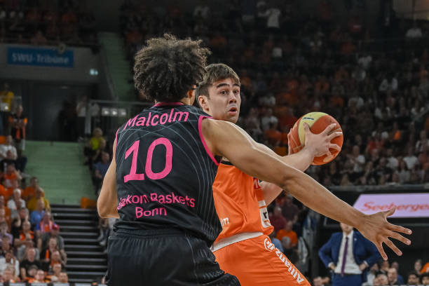 相比之下 相比之下